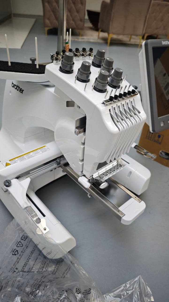 Brother PR680W von oben mit Nadelkopf