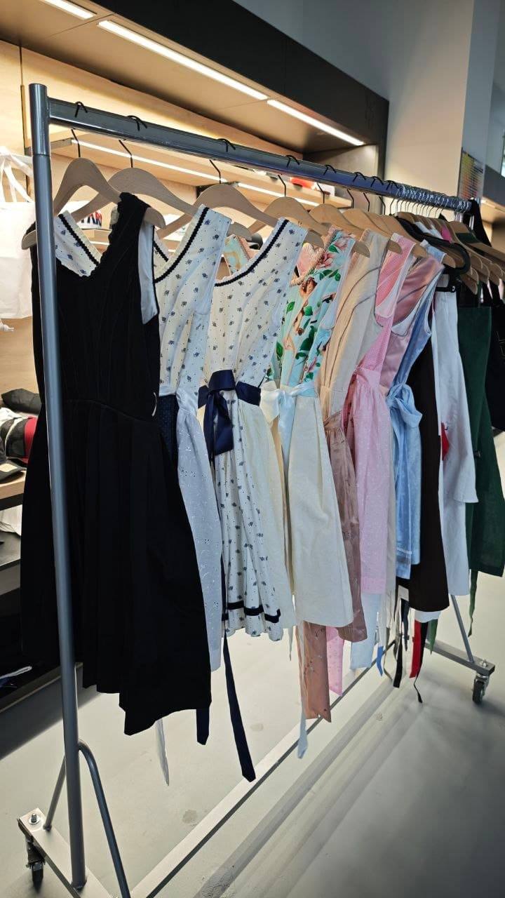Dirndl und Trachtenmode im STICKDRUCK22 Schauraum Wien