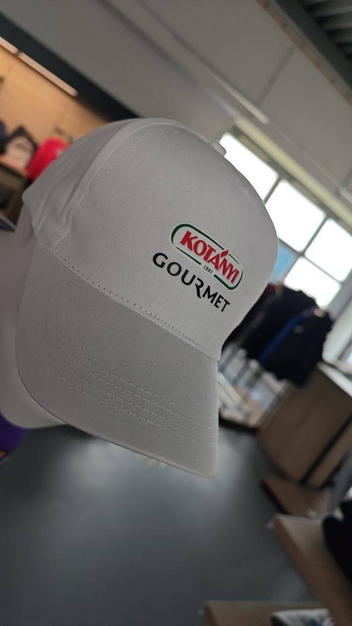 Kotányi Gourmet Logo bedruckt auf weißer Kappe, Cap Logodruck Wien
