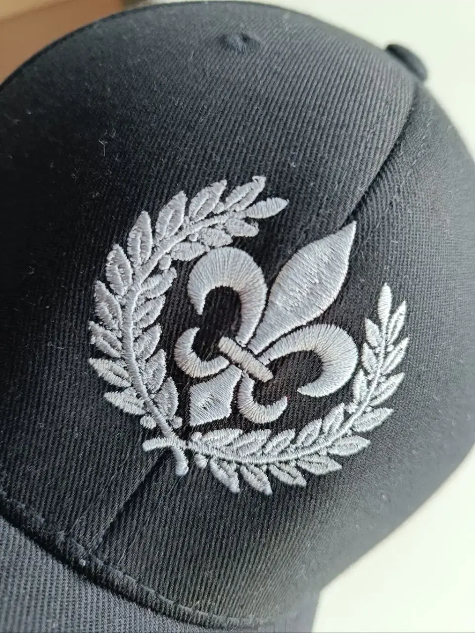 Kappe mit Logo Stickerei frontal Niederösterreich