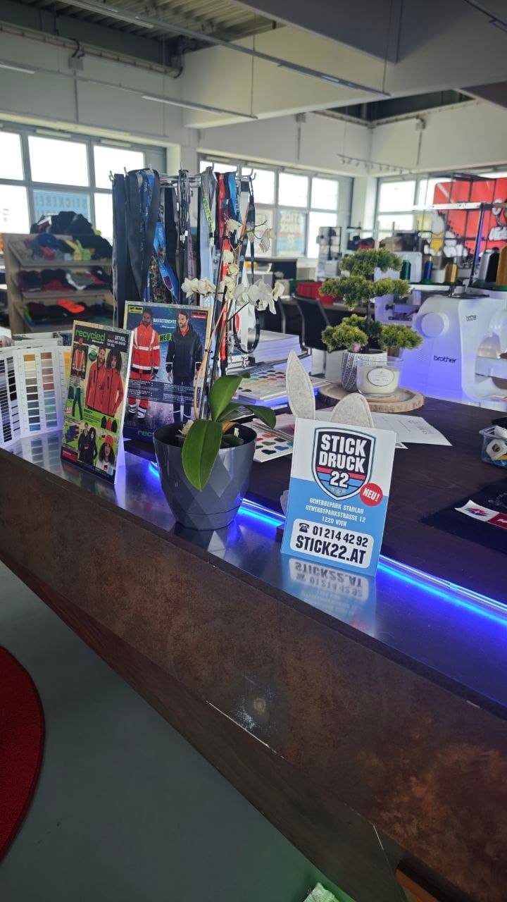 Rezeption und Empfangsbereich STICKDRUCK22 im Gewerbepark Stadlau