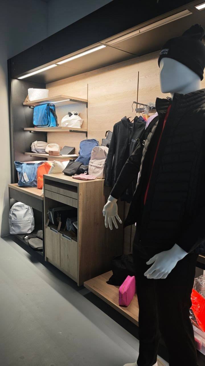 Taschen, Rucksäcke und Jacken Display bei STICKDRUCK22