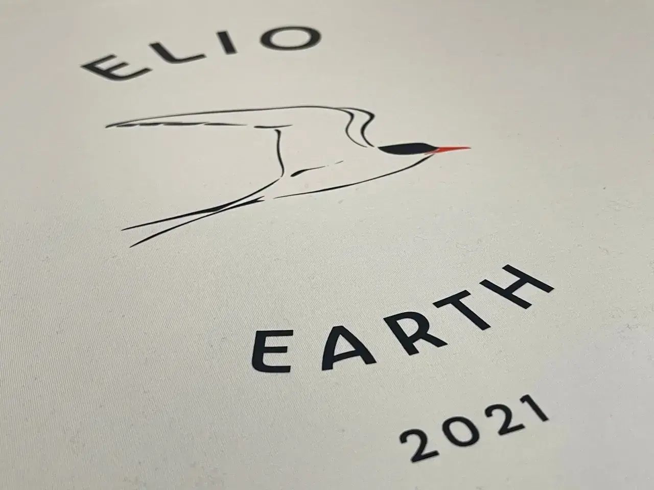 Siebdruck im Detail: flächiger Farbauftrag mit sauberen Kanten auf hellem Textil