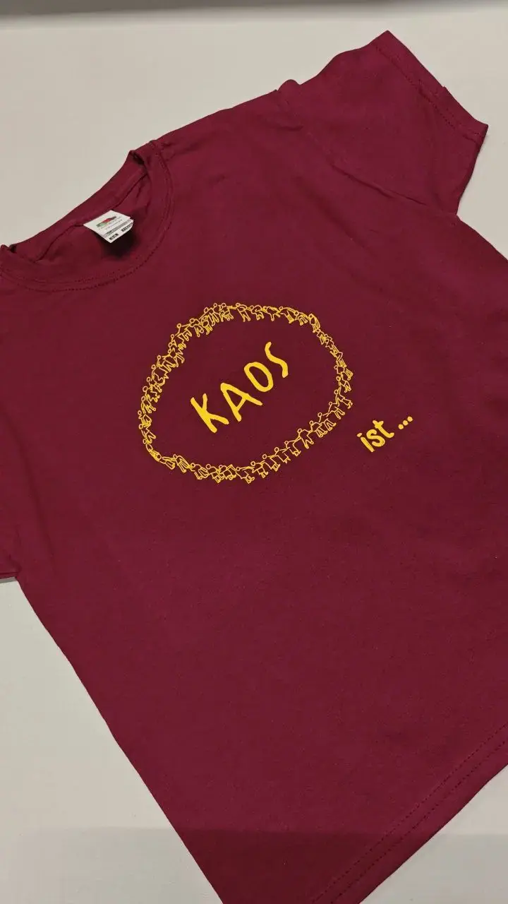 KAOS Siebdruck auf bordeaux T-Shirt Vereinsdruck Wien