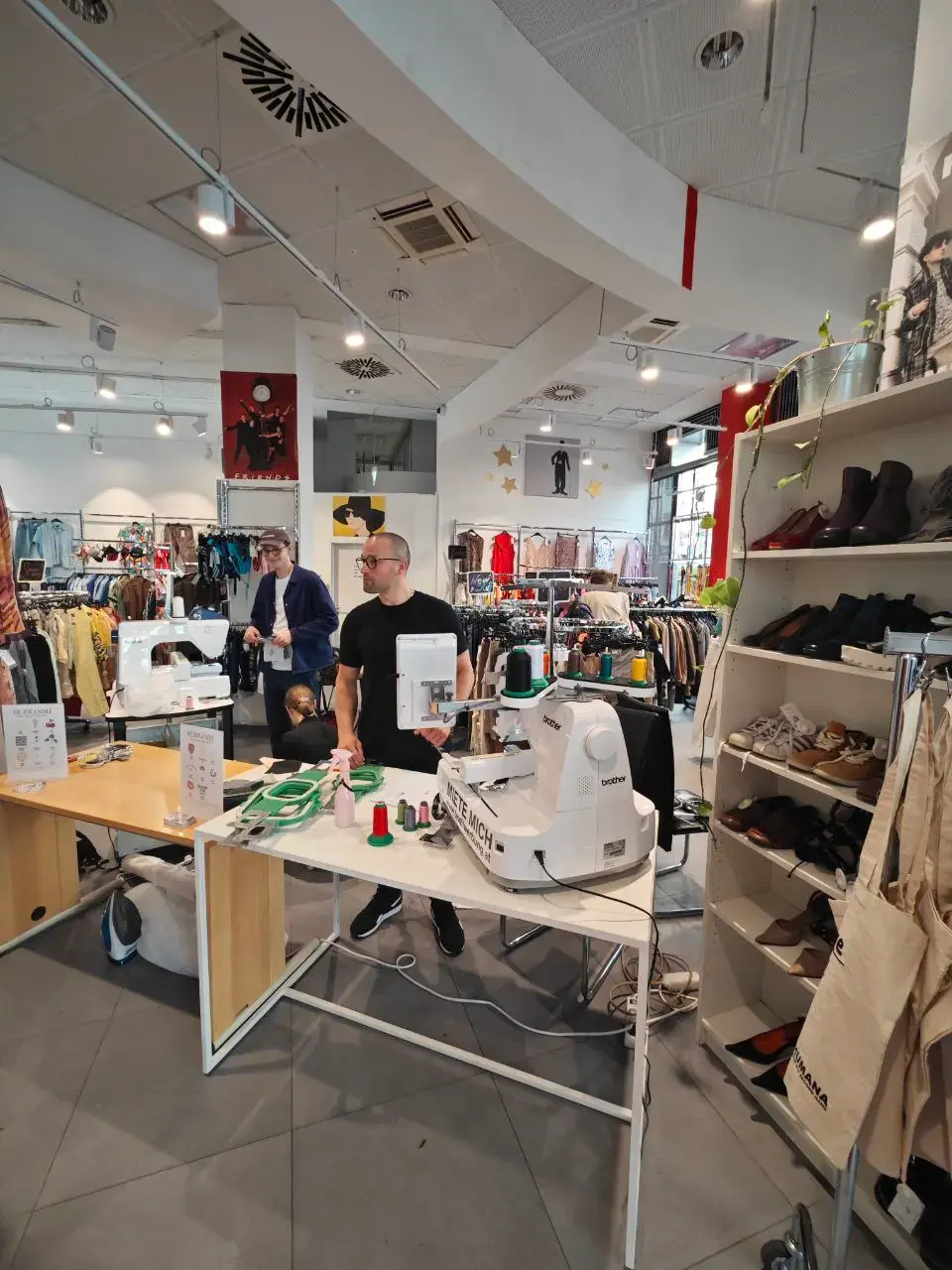 Mobile Stickmaschine im Retail-Einsatz