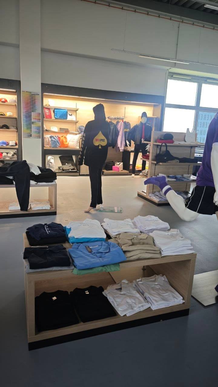 Textilien und Poloshirts Auswahl im STICKDRUCK22 Schauraum Stadlau