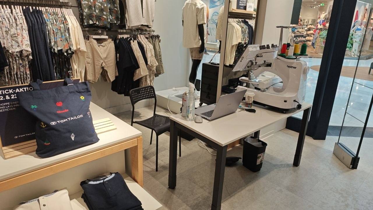 Tom Tailor Showsticken, Live-Personalisierung von Tragetaschen mit Motiven