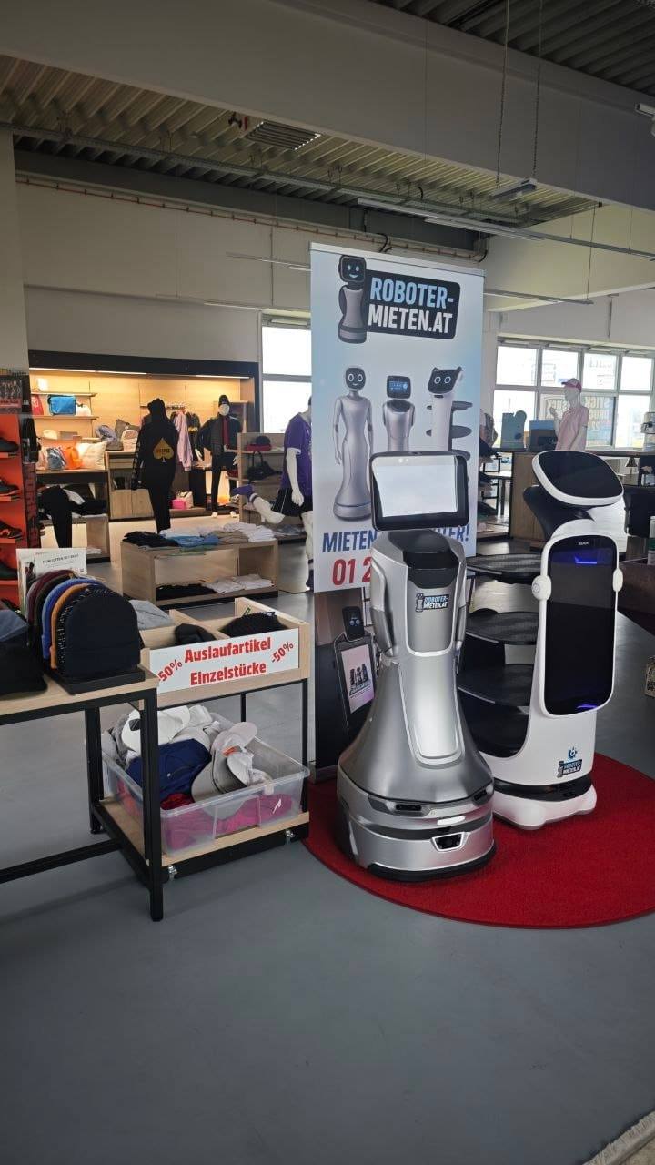 Service Roboter im STICKDRUCK22 Schauraum Wien Stadlau