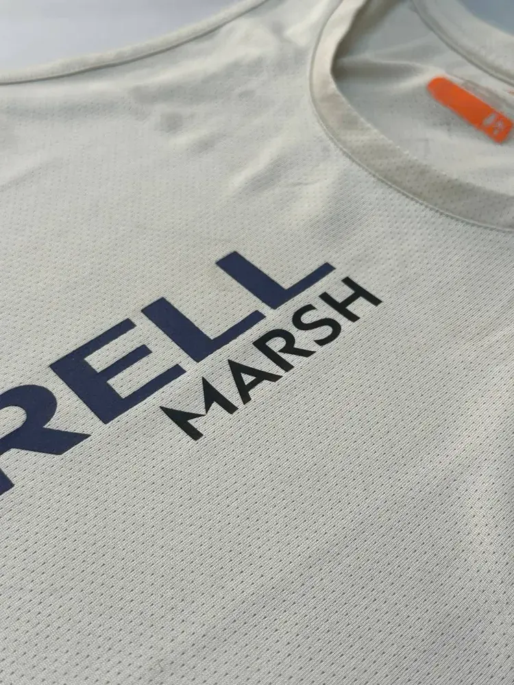 Weißes Funktionsshirt mit individuellem Textildruck für Teamkleidung