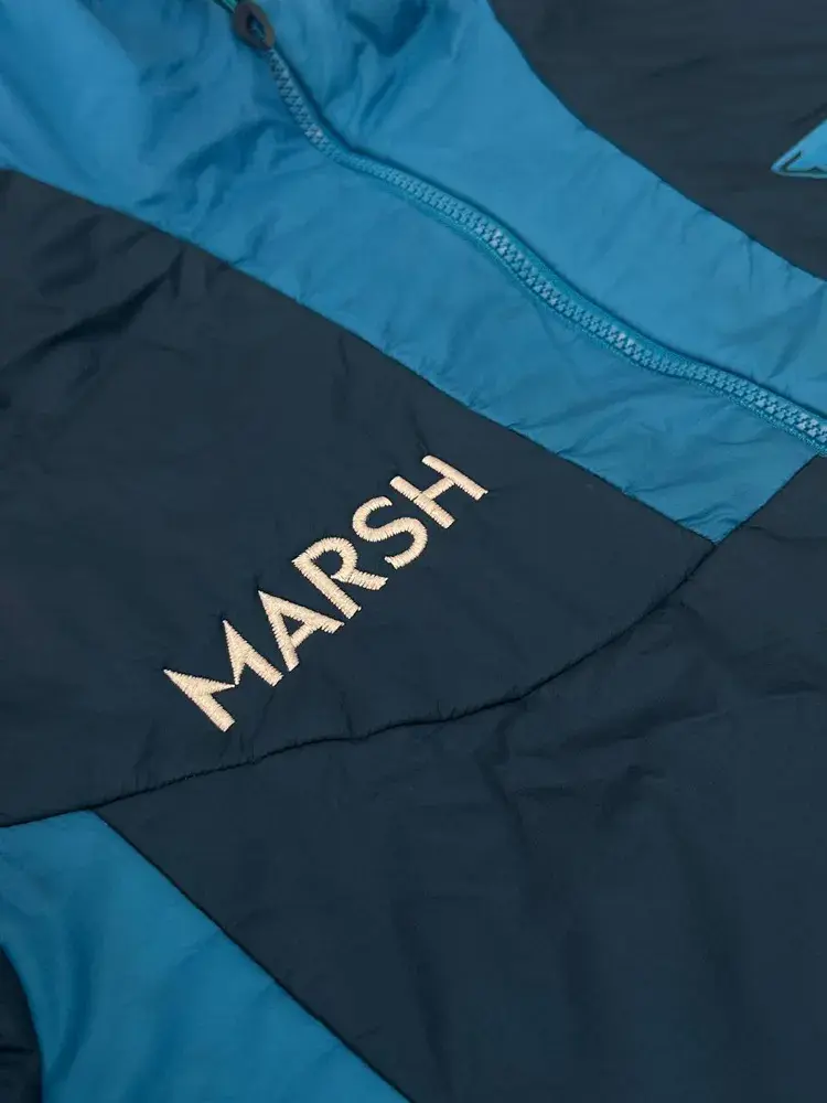 Teamjacke mit gesticktem Schriftzug für einen Sportverein