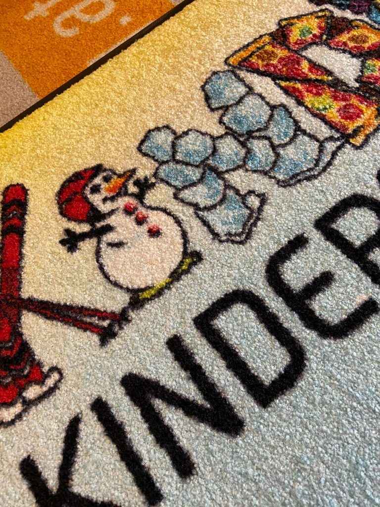 Bedruckte Fußmatte Kindergarten mit buntem Motiv, Teppichdruck Wien