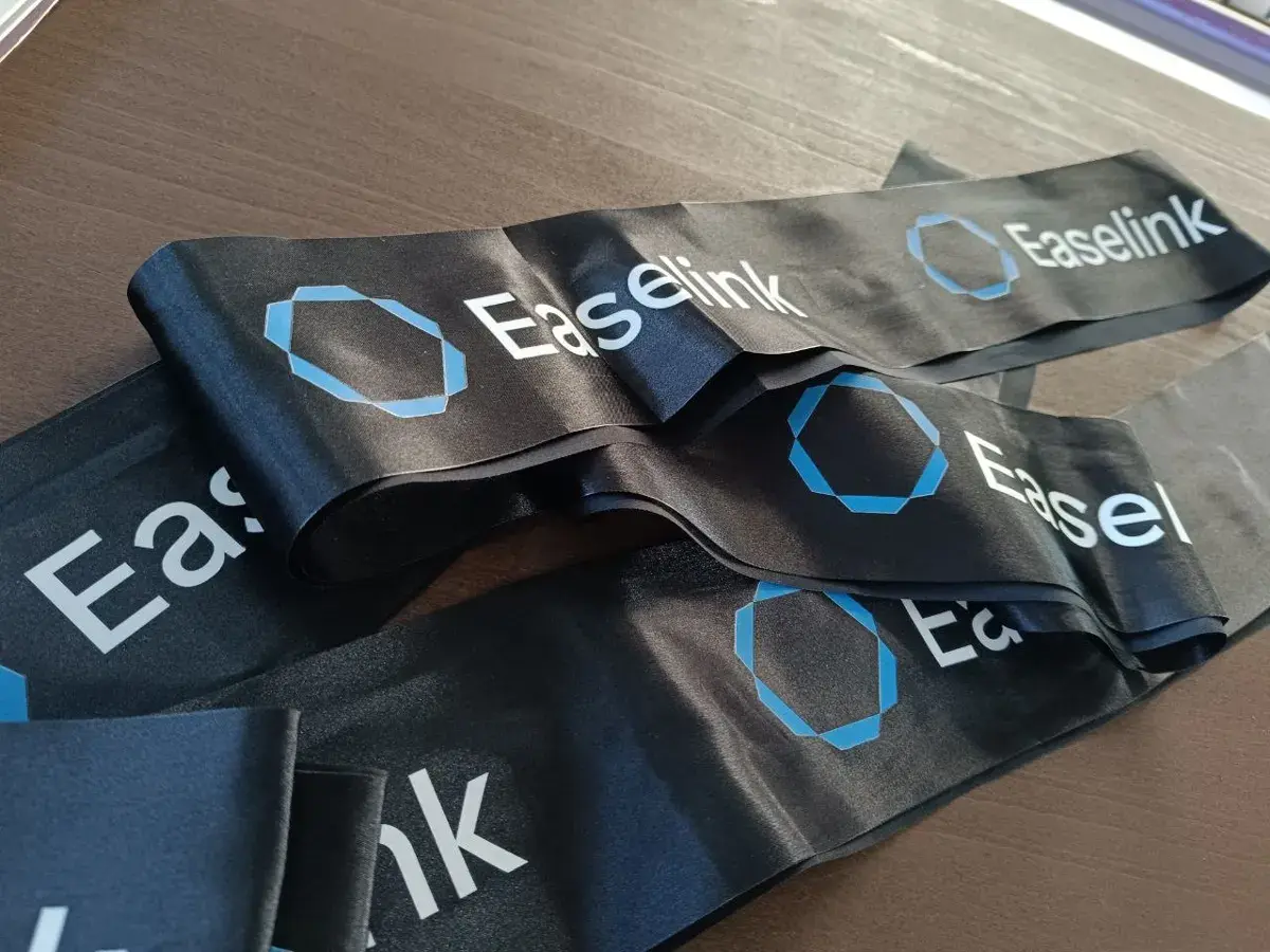 Eröffnungsband mit Logo bedruckt
