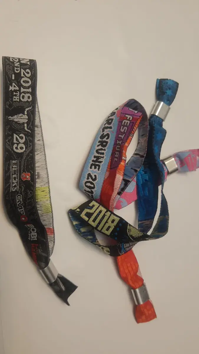 Bunte Festivalbänder für Veranstaltungen