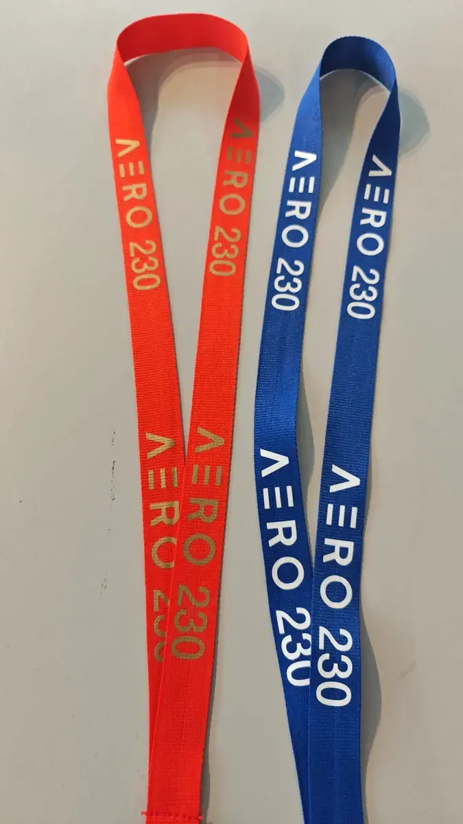 Bedruckte Lanyards in Rot und Blau