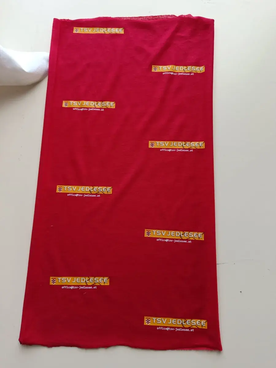 Rot bedruckter Schlauchschal